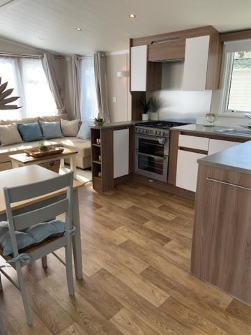 Cosy, Coastal Themed Holiday Home, Rockley Park, Poole, Dorset エクステリア 写真