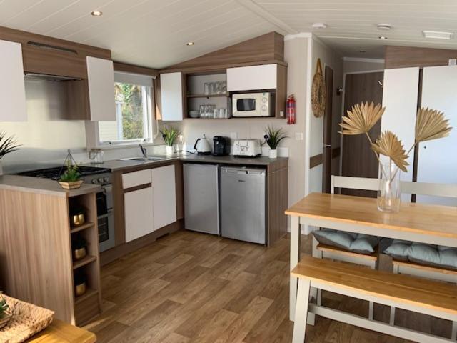 Cosy, Coastal Themed Holiday Home, Rockley Park, Poole, Dorset エクステリア 写真